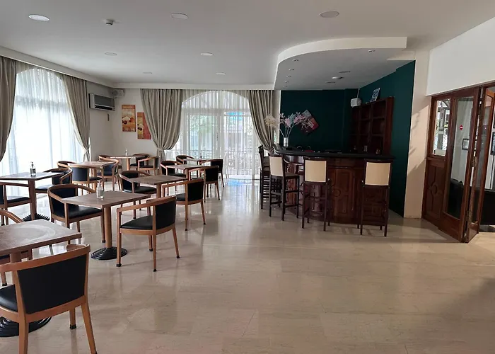 Otel Paradise 2*