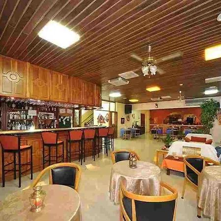 Paradise Hotell 2*