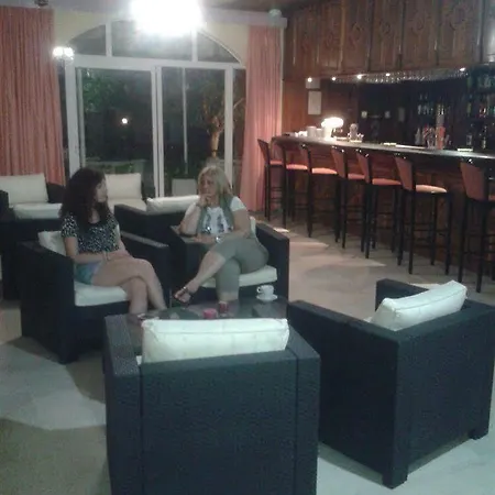 Paradise Hotell 2*