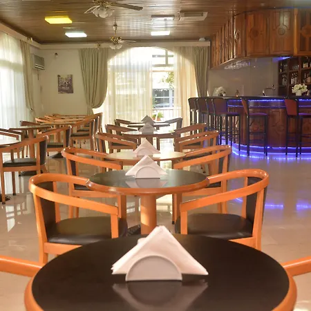 فندق Paradise بلدة كوس