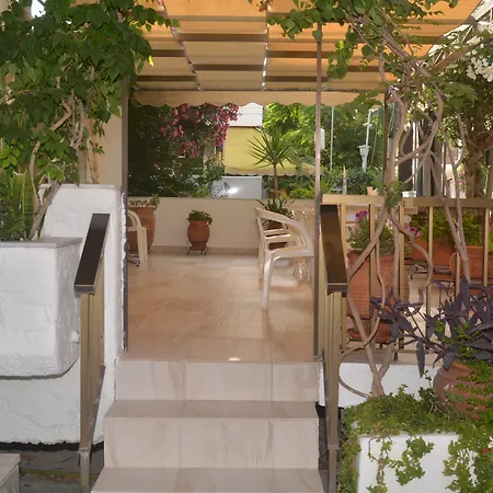 فندق Paradise 2*